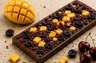 Bitterschokolade mit Mango und Kirsche